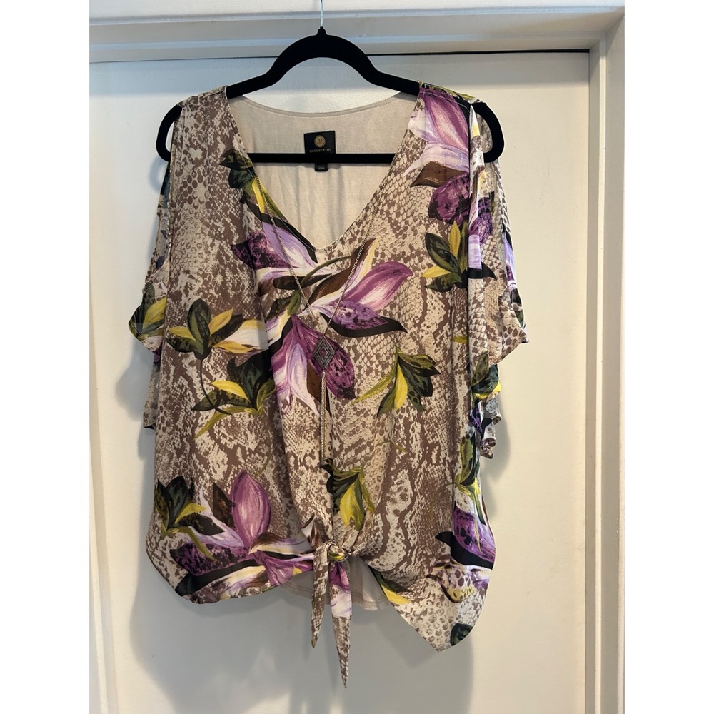 3/$10! Floral Snake Print Top w/ Built In Necklace